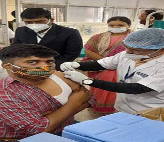 राज्यात २९० केंद्रांवर २४ हजार २८२ आरोग्य कर्मचाऱ्यांचं लसीकरण पूर्ण