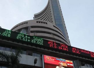 मुंबई शेअर बाजाराच्या निर्देशांकात ८२६ अकांची घसरण