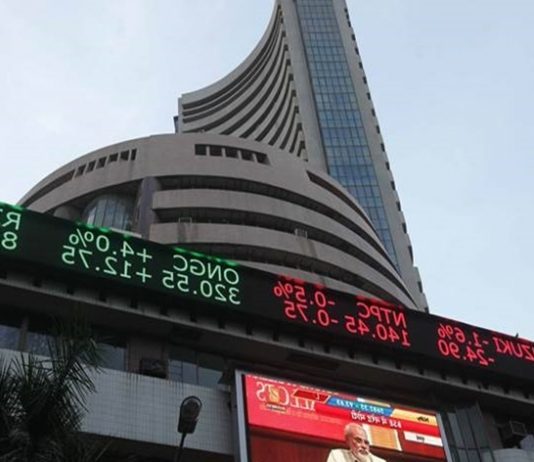 देशातल्या शेअर बाजारात आज मोठ्या प्रमाणात घसरण