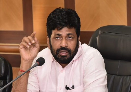 अनाथांना मोठा आधार राज्यमंत्री बच्चू कडू यांच्या विशेष प्रयत्नाने विभागाच्या कंत्राटी पदांकरिता प्राधान्य