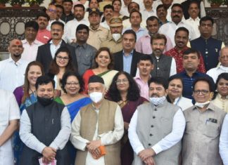 राज्यपालांच्या हस्ते उत्तर पूर्व मुंबईतील कोरोना योद्धांचा सत्कार