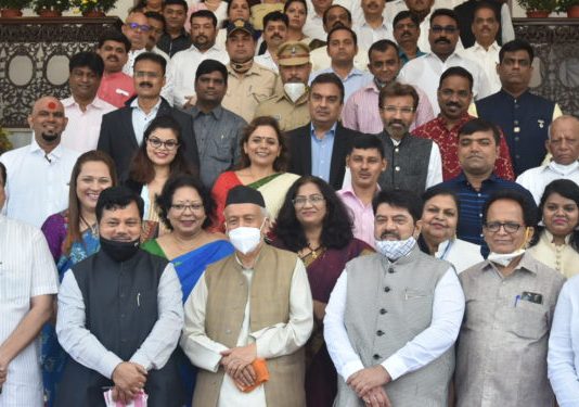 राज्यपालांच्या हस्ते उत्तर पूर्व मुंबईतील कोरोना योद्धांचा सत्कार