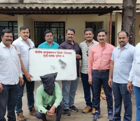 पिस्टल व जिवंत काडतुसे बेकायदेशीरपणे बाळगणाऱ्या आरोपींस अटक