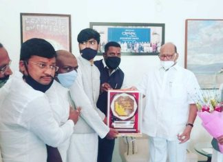 शरद पवार यांच्या उपस्थितीत बारामती येथे एक मराठा, लाख मराठा संस्थेच्या बोधचिन्हाचे अनावरण