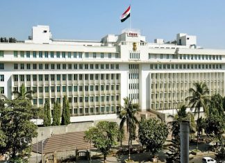 मंत्रालयातल्या कार्यालयीन वेळा दोन पाळ्यांमधे, तसंच घरुन काम करण्यासंदर्भात तात्काळ नियोजन करा – मुख्यमंत्री