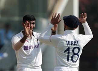 भारत आणि इंग्लंड यांच्यात चेन्नई इथं सुरु असलेल्या पहिल्या कसोटी क्रिकेट सामन्य़ाच्या पहिल्या डावात इंग्लंडच्या ५७८ धावा