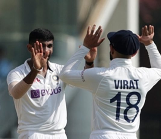 भारत आणि इंग्लंड यांच्यात चेन्नई इथं सुरु असलेल्या पहिल्या कसोटी क्रिकेट सामन्य़ाच्या पहिल्या डावात इंग्लंडच्या ५७८ धावा