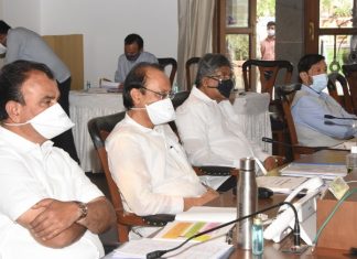 कोरोना प्रादुर्भाव परिस्थितीचा उपमुख्यमंत्री अजित पवार यांनी घेतला आढावा ‘कोरोना’ संसर्गाबाबतचे दक्षता नियम न पाळणाऱ्यांवर कठोर कारवाई करा -उपमुख्यमंत्री अजित पवार