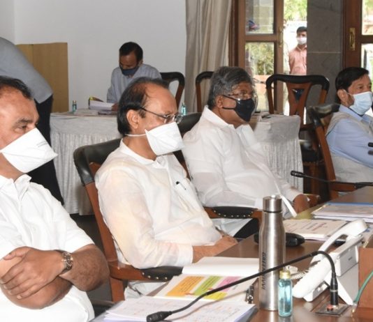 कोरोना प्रादुर्भाव परिस्थितीचा उपमुख्यमंत्री अजित पवार यांनी घेतला आढावा ‘कोरोना’ संसर्गाबाबतचे दक्षता नियम न पाळणाऱ्यांवर कठोर कारवाई करा -उपमुख्यमंत्री अजित पवार