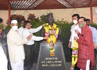 हुतात्मा भगतसिंग, राजगुरू आणि सुखदेव यांना आदरांजली अर्पण