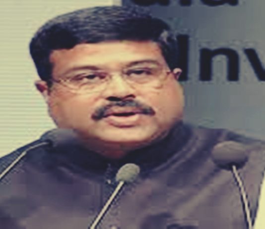 इथेनॉल ब्लेंडिंग कार्यक्रमाबाबत लवकरच एक विशेष धोरण आणणार असल्याची पेट्रोलियम मंत्री धर्मेद्र प्रधान यांची राज्यसभेत माहिती