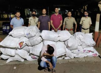 परभणी जिल्ह्यातून स्थानिक गुन्हे शाखेच्या पथकानं ४ लाख ८० हजार २४० रुपयांचा गुटख्याचा साठा जप्त