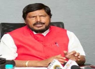 २५ वर्षे सेवा पूर्ण केलेल्या सफाई कामगारांना मालकी हक्काचे घर द्यावे – रामदास आठवले