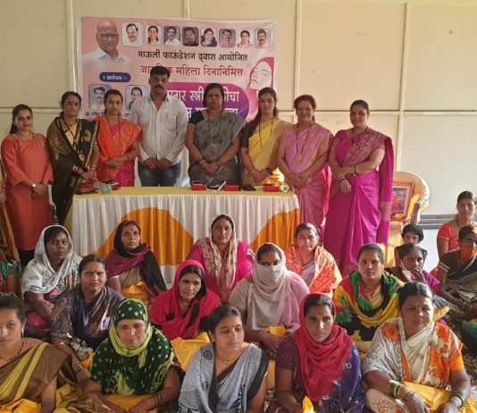 जागतिक महिला दिनाचे औचित्य साधून ‘नवनिर्माण काचपत्रा कष्टकरी संघ’ या संस्थेतर्फे सफाई कर्मचारी व कष्टकरी महिलांचा साडी-चोळी देऊन सन्मान
