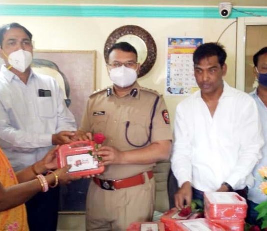 कष्टाळू स्वाभिमानी रिक्षाचालक महिलांना प्रोत्साहन द्या : सुधीर हिरेमठ