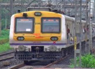 रेल्वे स्थानकांवर विनामास्क फिरणाऱ्यांवर ५०० रुपये दंड आकारण्याचा रेल्वेमंत्रालयाचा निर्णय