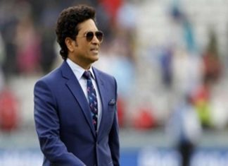 क्रिकेटपटू सचिन तेंडुलकर मुंबईतील रुग्णालयात दाखल