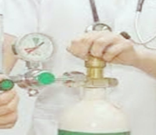 ऑक्सिजनचा अपव्यय टाळण्यासाठी रुग्णालयांमध्ये वेगळ्या ऑक्सिजन परिचारिका नेमण्याची गरज – आरोग्य मंत्री