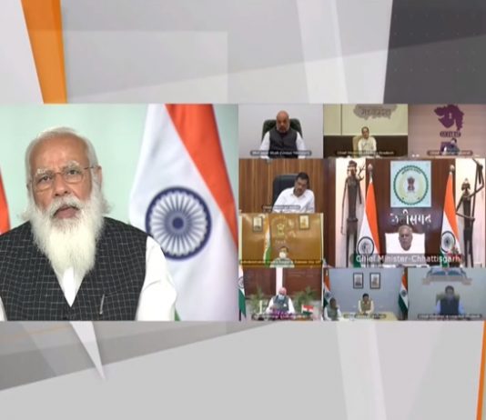 संपूर्ण देश कोविडशी लढत असताना महाराष्ट्र कुठंही मागे नव्हता आणि राहणार नाही, अशी मुख्यमंत्री उद्धव ठाकरे यांची प्रधानमंत्र्यांना ग्वाही