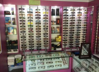 चष्म्याच्या दुकानांना लॉकडाऊन मधून वगळा : आप्टीकल ट्रेडर्स असोसिएशनची मुख्यमंत्री, उपमुख्यमंत्री यांच्याकडे मागणी