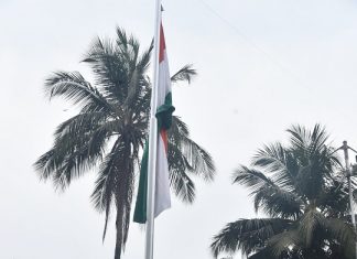 महाराष्ट्र दिनानिमित्त मंत्रालयात मुख्यमंत्री उद्धव ठाकरे यांच्या हस्ते ध्वजारोहण