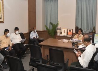 राष्ट्रीय महामार्गांची रखडलेली कामे तातडीने पूर्ण करण्याचे सार्वजनिक बांधकाम मंत्री अशोक चव्हाण यांचे निर्देश