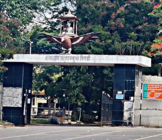 निगडी स्मशानभूमीत कुत्रे तोडताहेत मृतदेहांचे लचके!