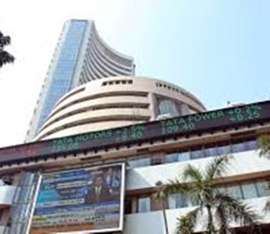 जागतिक बाजारातल्या सकारात्मक घडामोडींमुळे मुंबई शेअर बाजाराच्या निर्देशांकांत वाढ झालीजागतिक बाजारातल्या सकारात्मक घडामोडींमुळे मुंबई शेअर बाजाराच्या निर्देशांकांत वाढ झाली