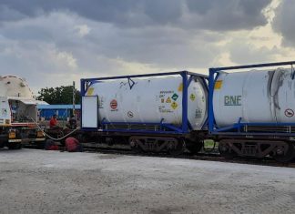 रेल्वेनं आतापर्यंत देशभरात ८ हजार ४७३ टनाहून जास्त ऑक्सिजन पोहचवला आहे