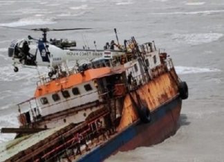 एम. व्ही. मंगलम या कार्गो जहाजावरच्या १६ कर्मचाऱ्यांना वाचवण्यात यश