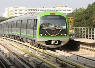 कर्नाटक मध्ये टाळेबंदीच्या निर्बंधांतील शिथिलतेनंतर बंगळूरू मधली नम्मा मेट्रो सेवा सुरु