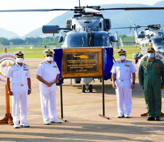 भारतीय नौदलाच्या ताफ्यात एएलएच एमके-3 ही तीन हेलिकॉप्टर दाखल