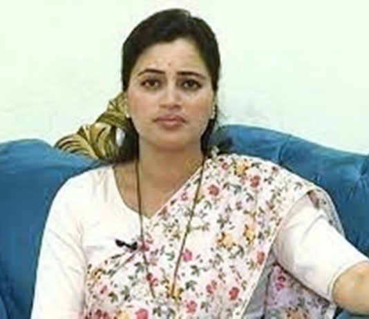 खासदार नवनीत राणा यांचं जात वैधता प्रमाणपत्र उच्च न्यायालयात रद्द