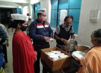 सावली निवारा केंद्रात आम आदमी पार्टीच्या वतीने मोफत जेवण