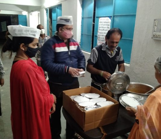 सावली निवारा केंद्रात आम आदमी पार्टीच्या वतीने मोफत जेवण