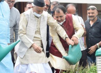 ‘हरेला’ निमित्त राज्यपालांचे राजभवन येथे तुळशीरोपण