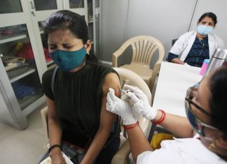 देशात गुरुवारी २१ लाख ८० हजार नागरीकांचं लसीकरण