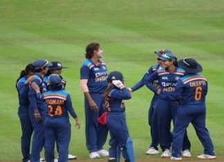 भारत आणि इंग्लंड यांच्यातल्या महिला क्रिकेट सामन्यात भारताचा इंग्लंडवर विजय