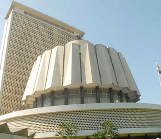 महाराष्ट्र विधीमंडळ अधिवेशनाच्या दुसऱ्या आणि अखेरच्या दिवशी भाजपाची प्रतीविधानसभा