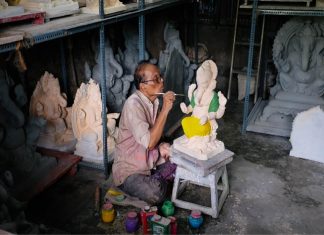 मूर्तिकारांना मंडप बांधण्यासाठी ऑफलाईन पद्धतीनं परवानगी दिली जाणार