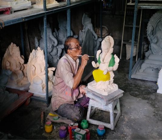 मूर्तिकारांना मंडप बांधण्यासाठी ऑफलाईन पद्धतीनं परवानगी दिली जाणार