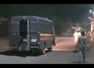 पोलीस कोठडीतील संशयित आरोपीचा मृत्यू झाल्यानं संतत्प जमावाकडून पोलिसांवर दगडफेक