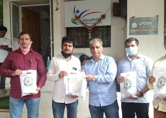 वासूमती वेल्फेअर फाउंडेशनच्या वतीने आयुर्वेदिक औषधांचे मोफत किट वाटप