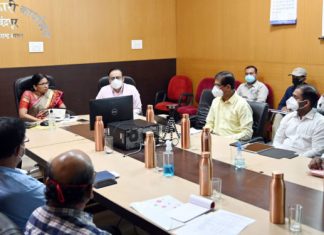 विभागीय आयुक्तांनी घेतला वैद्यकीय महाविद्यालयाच्या बांधकामाचा आढावा