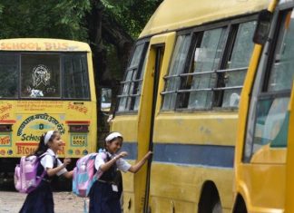 शाळा सुरु होण्याच्या शासन निर्णयामुळं स्कूल बस आणि व्हॅन व्यावसायिकांना काहीसा दिलासा