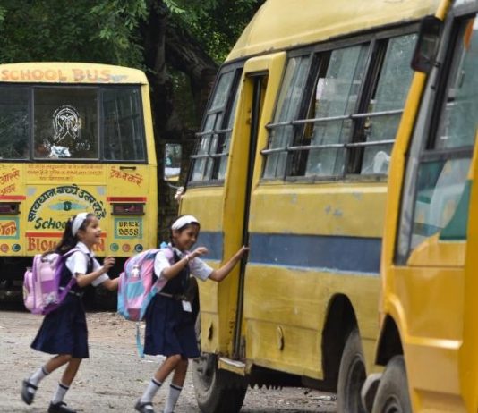 शाळा सुरु होण्याच्या शासन निर्णयामुळं स्कूल बस आणि व्हॅन व्यावसायिकांना काहीसा दिलासा