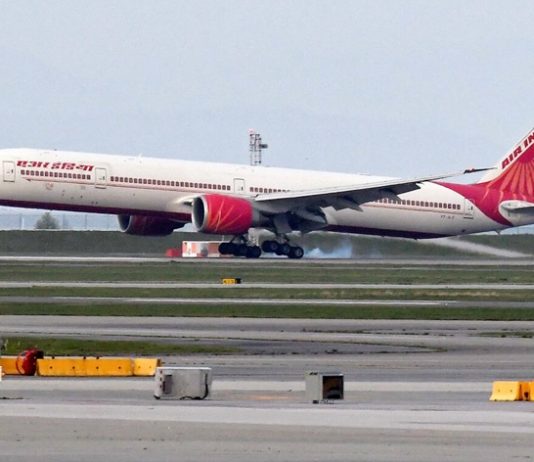 अफगाणिस्तानमधून १२९ प्रवाशांना घेऊन एयर इंडियाचं विमान नवी दिल्लीत परतलं