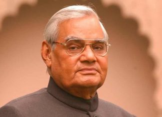 माजी प्रधानमंत्री अटल बिहारी वाजपेयी यांच्या तिसऱ्या स्मृतीदिनी देशभरातून आदरांजली