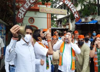 कोरोना प्रादुर्भावाच्या पार्श्वभूमीवर सध्या बंद असलेली मंदिरं उघडावीत, या मागणीसाठी भाजपाचं राज्यभर शंखनाद आंदोलन