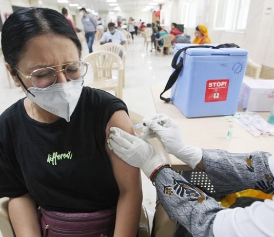 भारतानं कोविड प्रतिबंधक लसीकरणात ५६ कोटीचा टप्पा ओलांडला